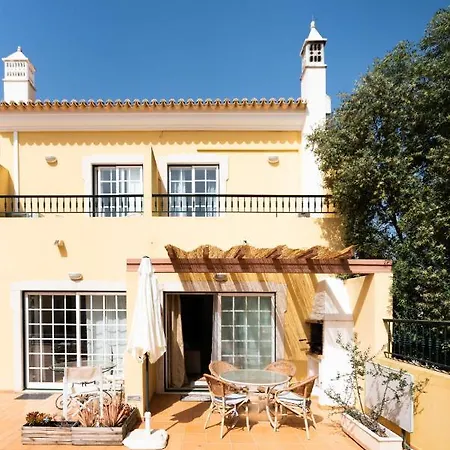 Duplex 2 Bed Flat Private Bbq At Encosta Das Oliveiras