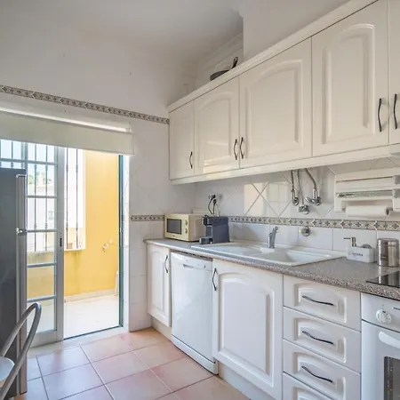 Duplex 2 Bed Flat Private Bbq At Encosta Das Oliveiras